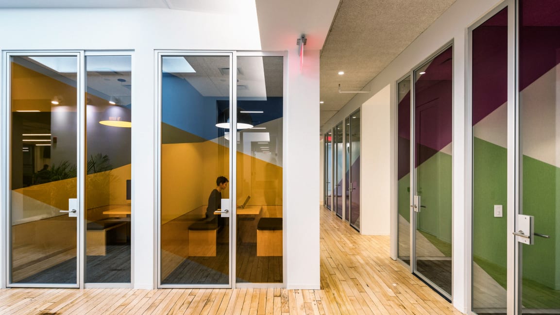 Slack’s head of workplace design thinks open floor plans “suuuck”