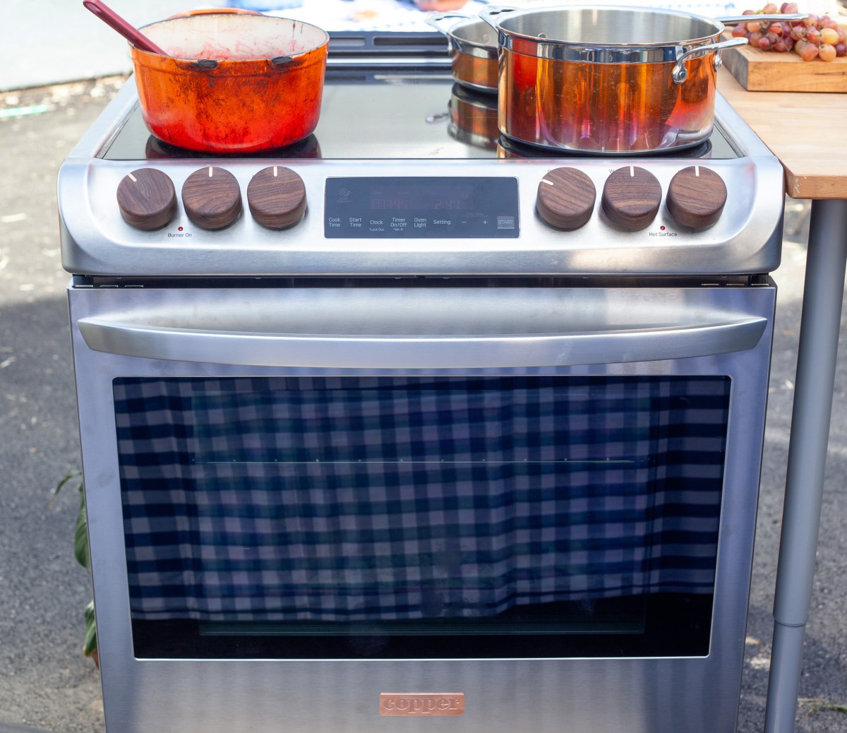 Cooking for Thanksgiving on a battery-powered induction stove