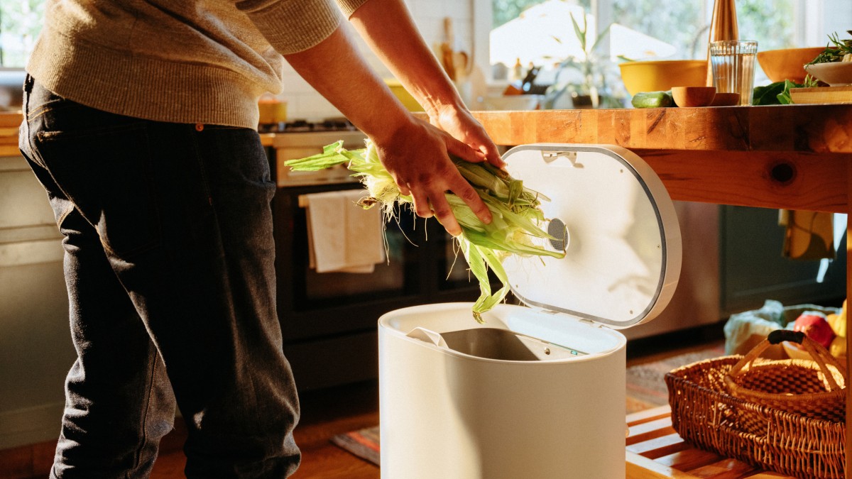 High-Tech Trash: This Kitchen Bin Turns Food Scraps Into Feed - CNET