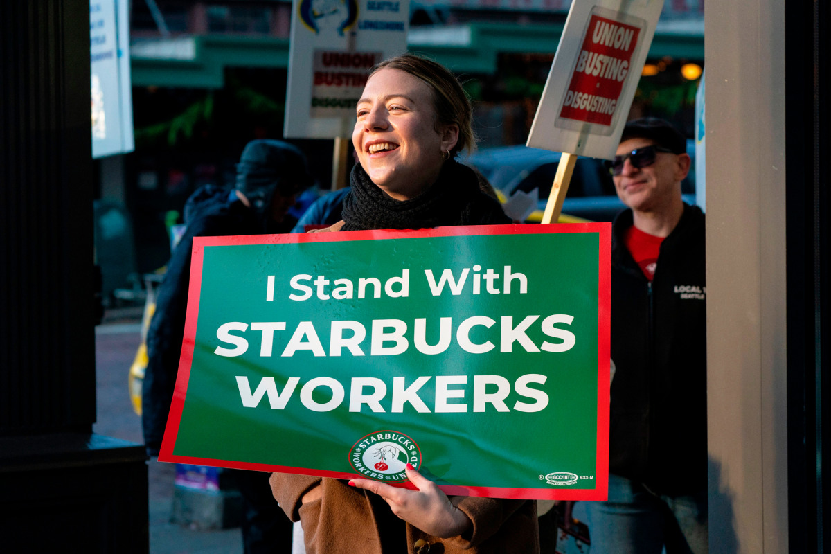 Starbucks Becomes First National Coffee Retailer to Accept