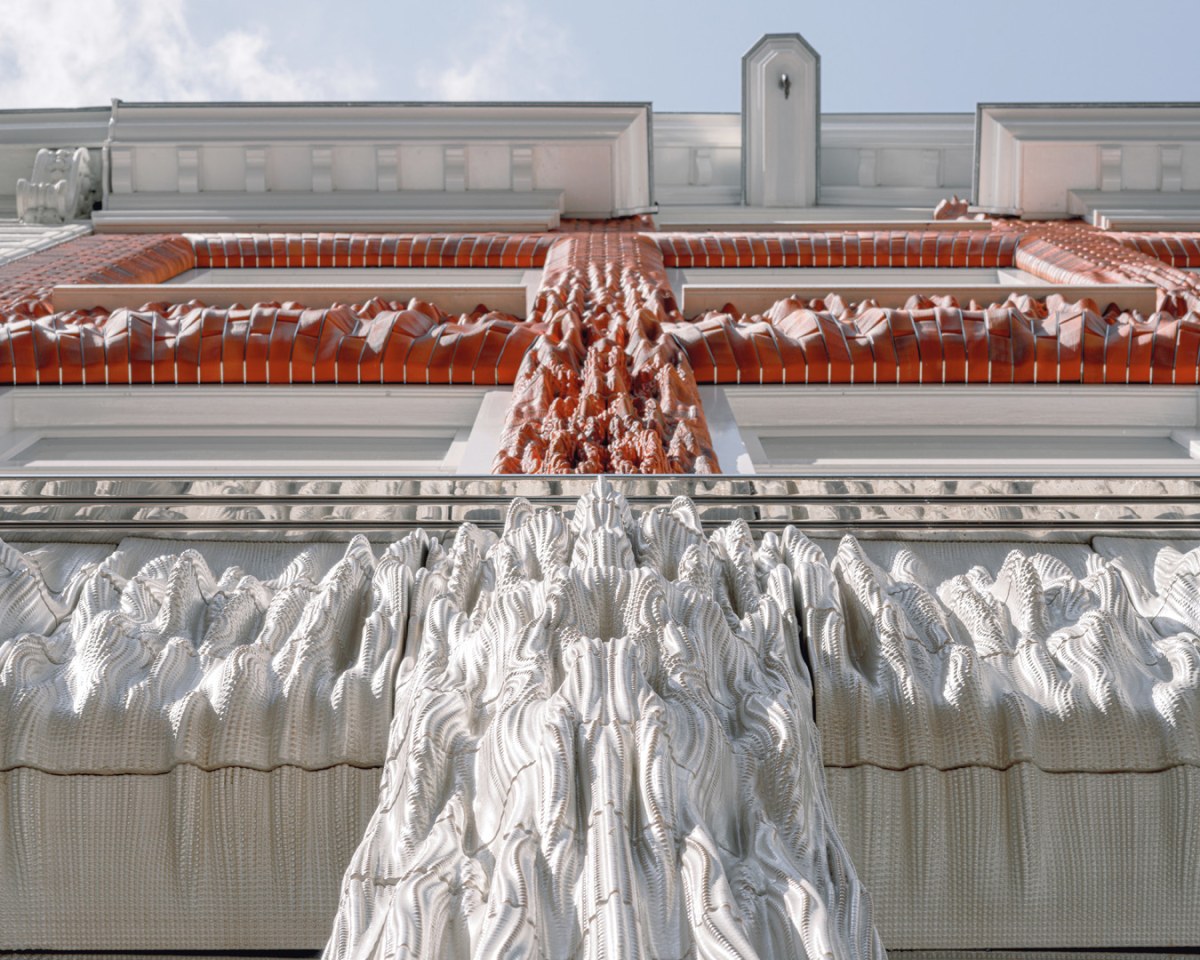 3D printed tiles turn this Amsterdam storefront into art