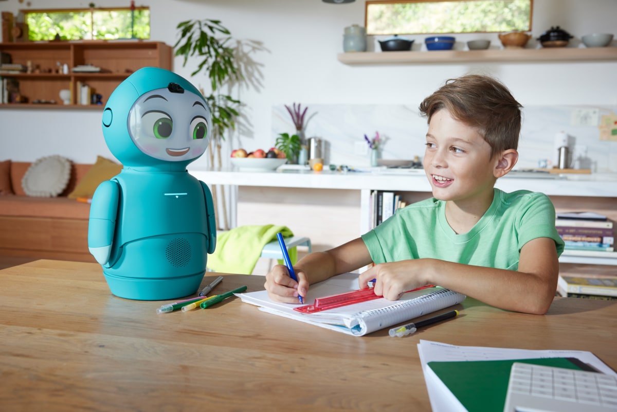 Moxie Conversational Learning Robot for Kids 5-10, GPT-Powered AI  Technology, Increases Social Confidence, Articulating Arms &  Emotion-Responsive