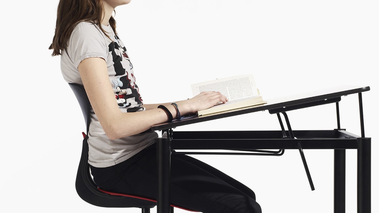 ray-a-school-furniture-system-designed-to-make-sitting-healthier