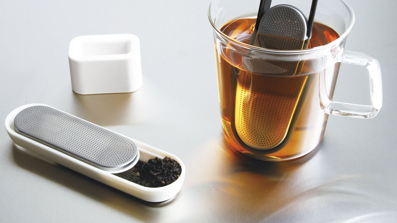 A Tea Infuser That Takes Its Cues From The USB Stick