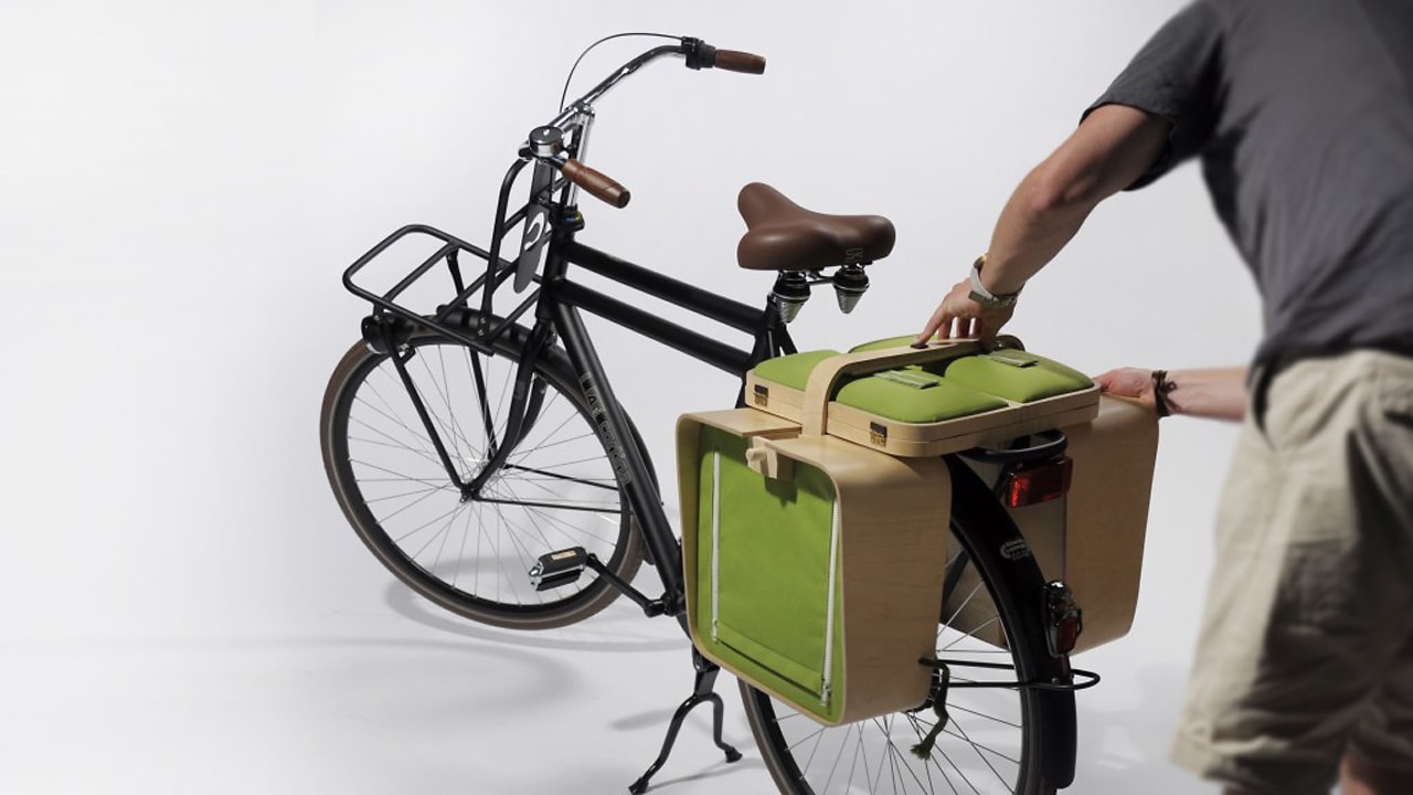 bike with picnic basket