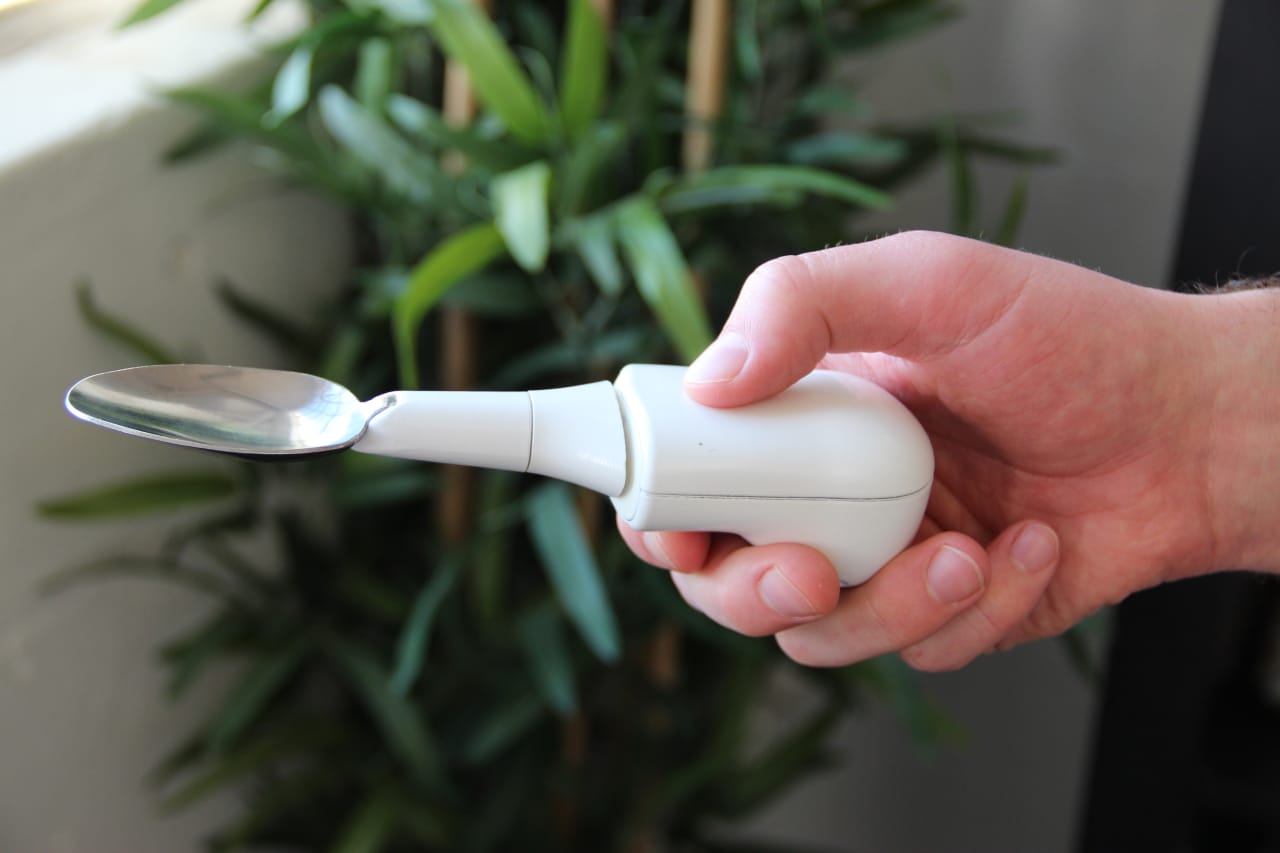 This AntiTremor Spoon Could Make It Easier For Parkinson’s Patients T