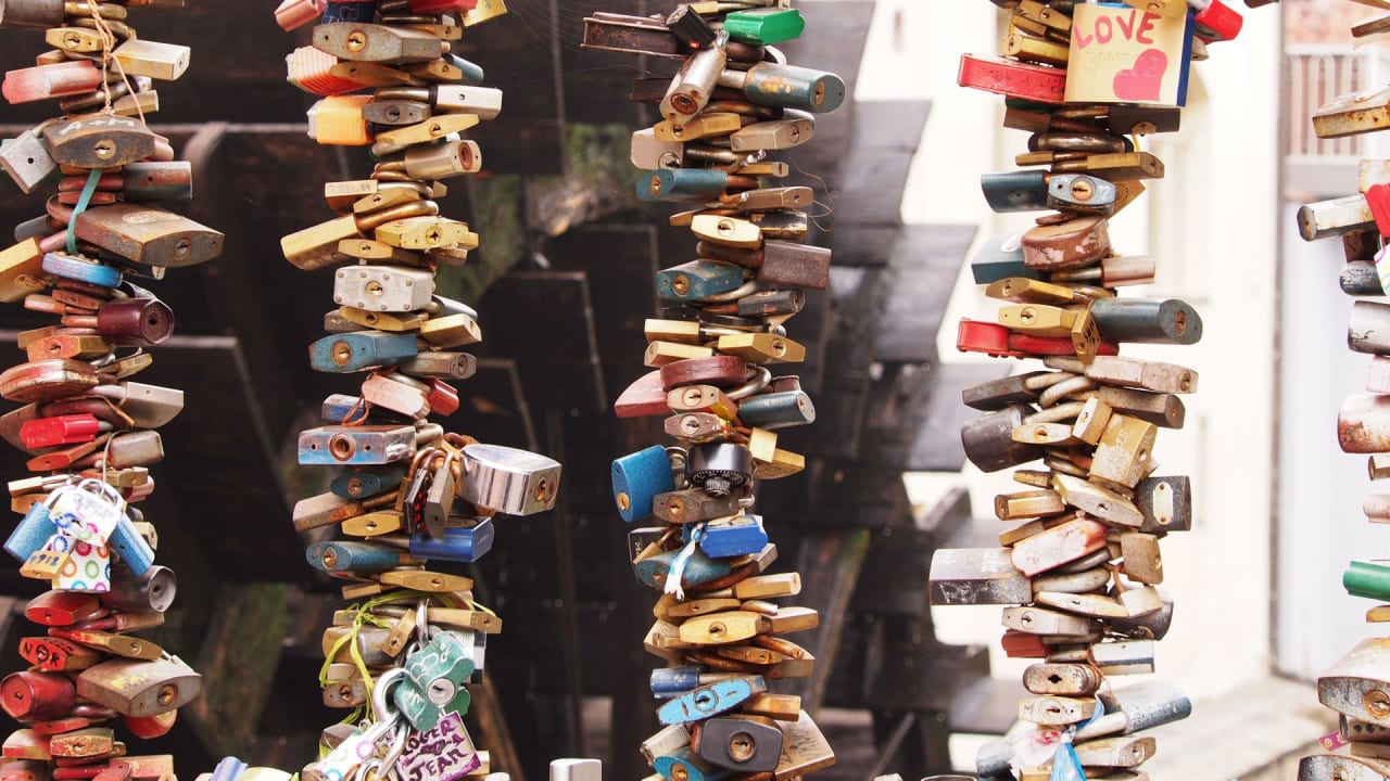 5 Ways To Lock In Your Customers Using Online Communities