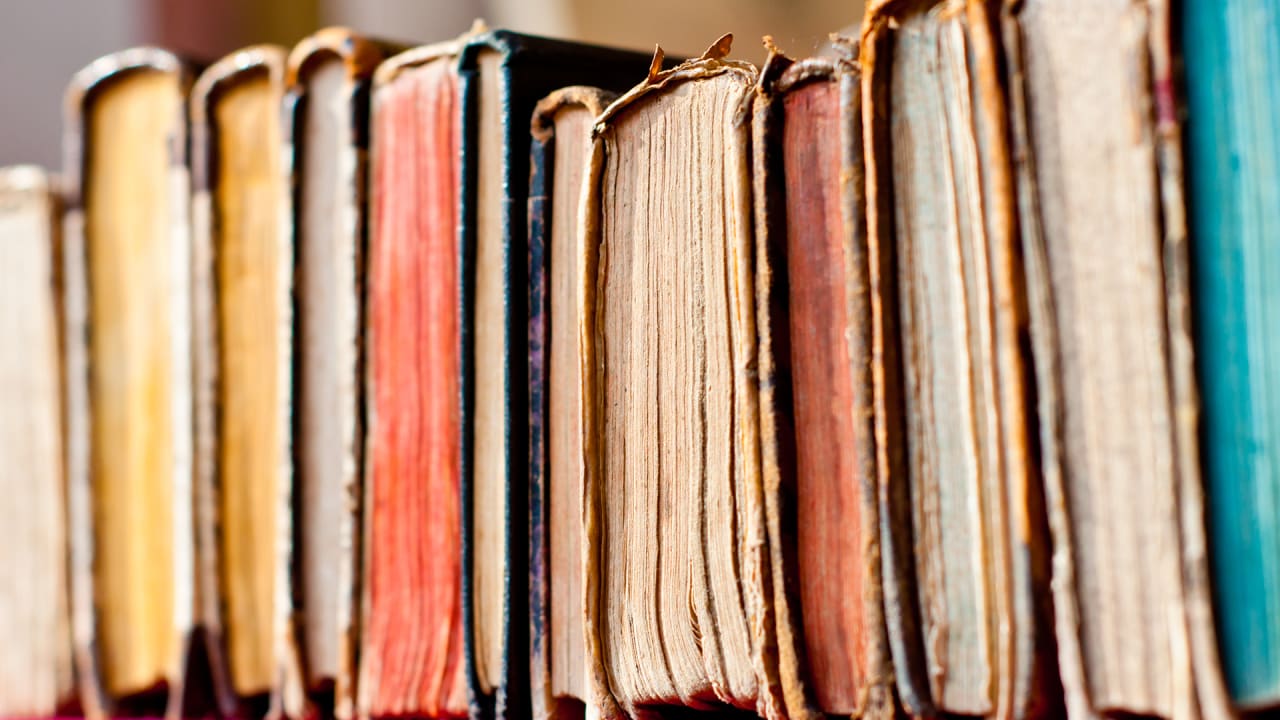 what-makes-old-books-smell-like-old-books