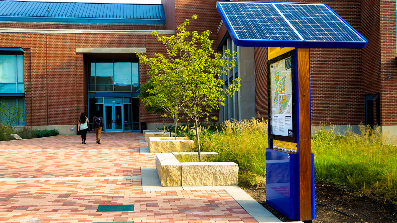 A Public Phone Charging Station That Harnesses Power From Pedestrians’