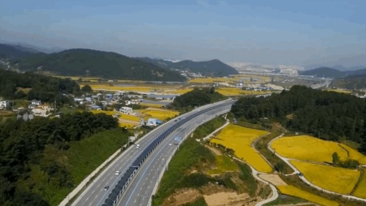 This South Korean Bike Highway Has A 20-Mile Solar Roof