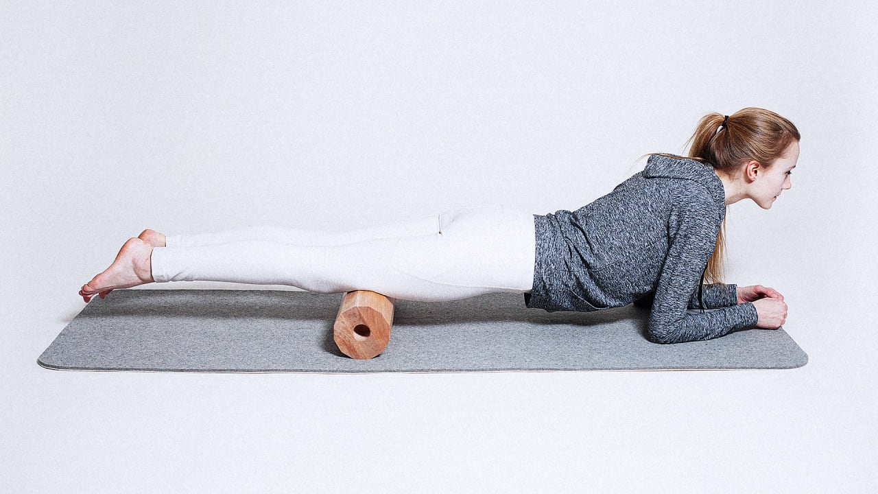 A Thoughtfully Designed Yoga Set Made From Natural Materials