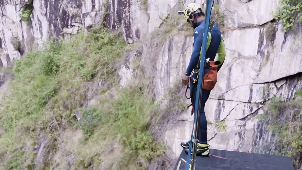 Watch a Man Who Does Not Fear Death Break The World Record For CliffJ