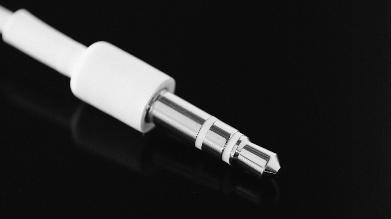 Why Killing The Headphone Jack Could Make Samsung Phones Less Likely T