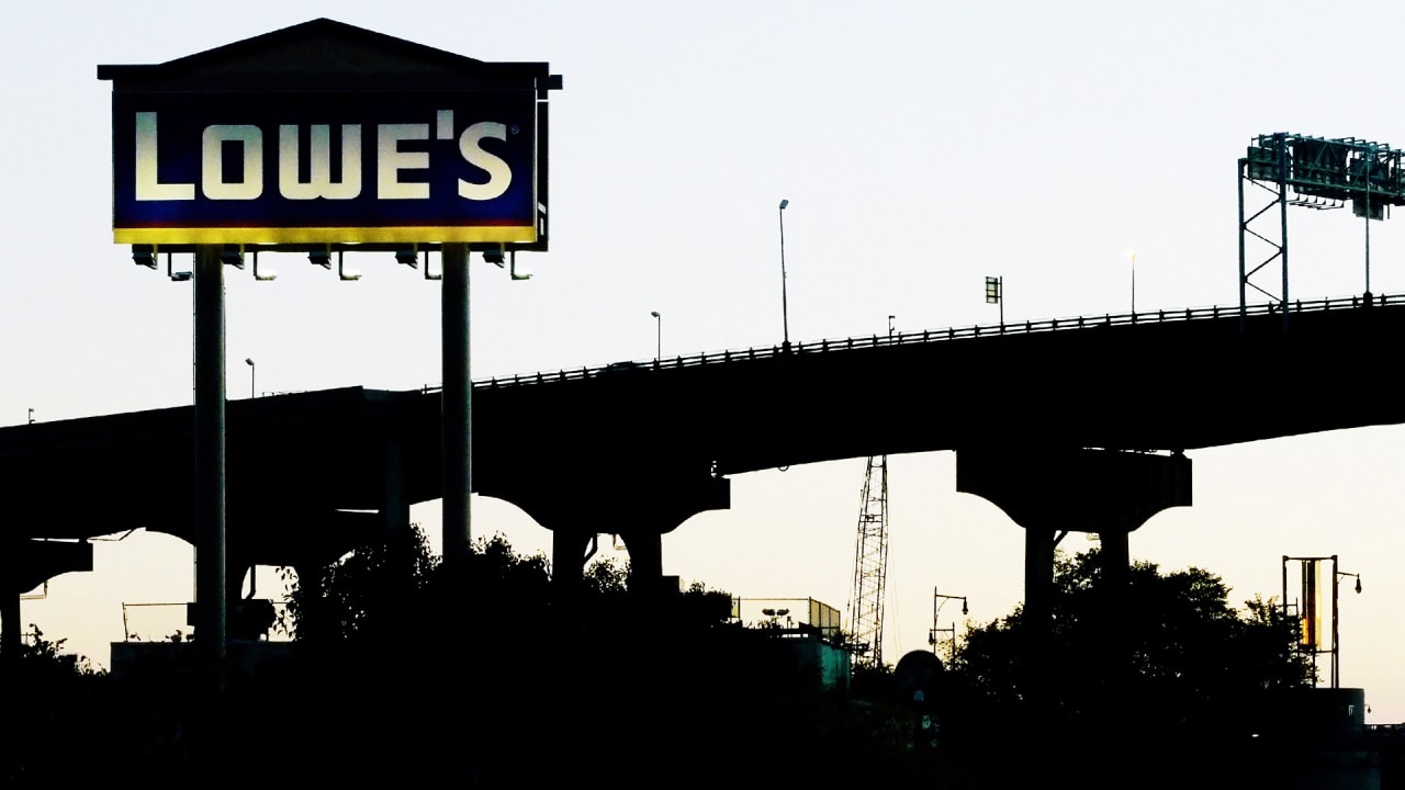 Lowes Efforts To Retool Its Stores May Backfire Say Employees