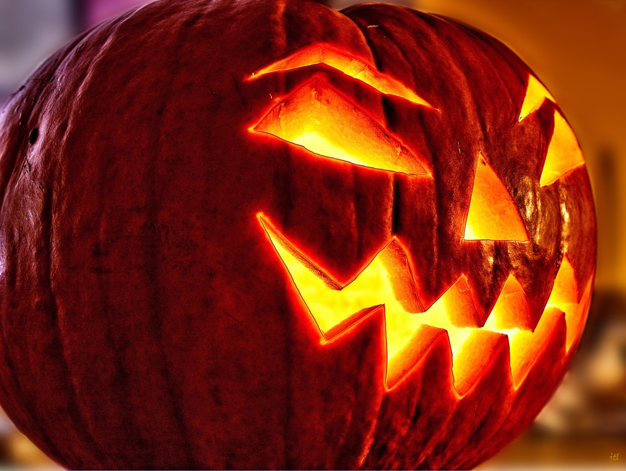 incredibly-dangerous-and-weird-things-everyone-does-for-halloween