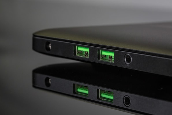 kandidat børn syre Why Razer Spent $380K Redesigning The USB Port