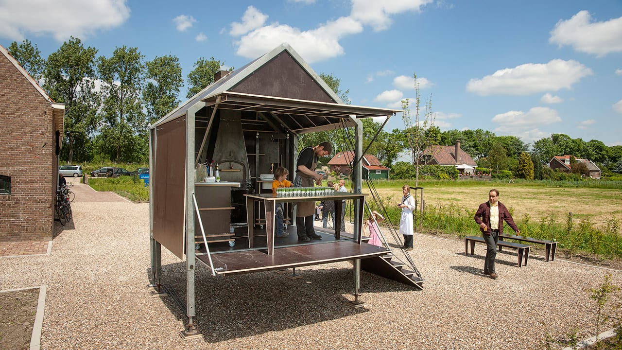 A Mobile Restaurant That Chases Down FarmFresh Ingredients