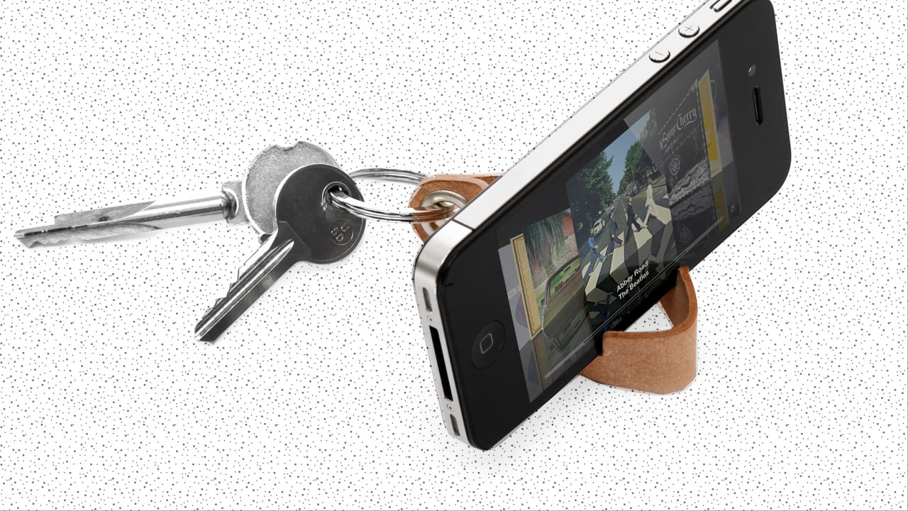 A Clever Key Ring That Doubles As An iPhone Stand