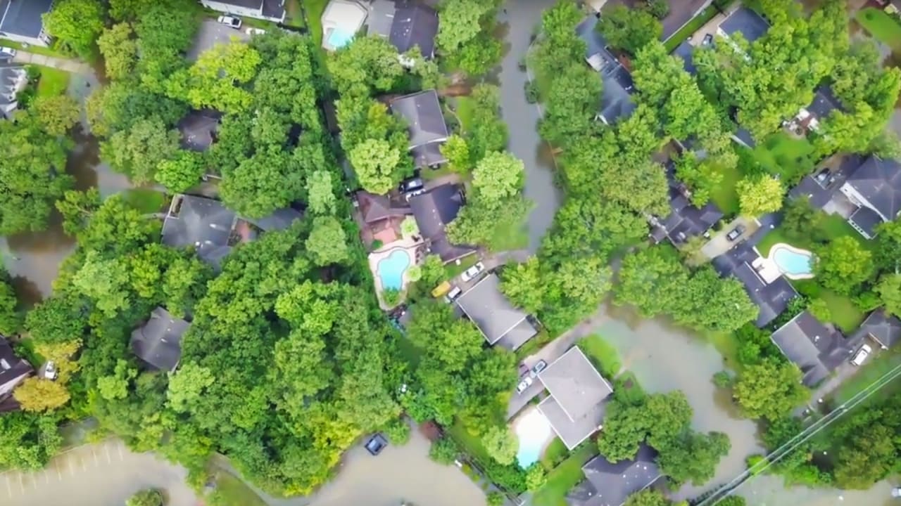 These drone videos over Houston show Harvey’s devastating floods “Bey