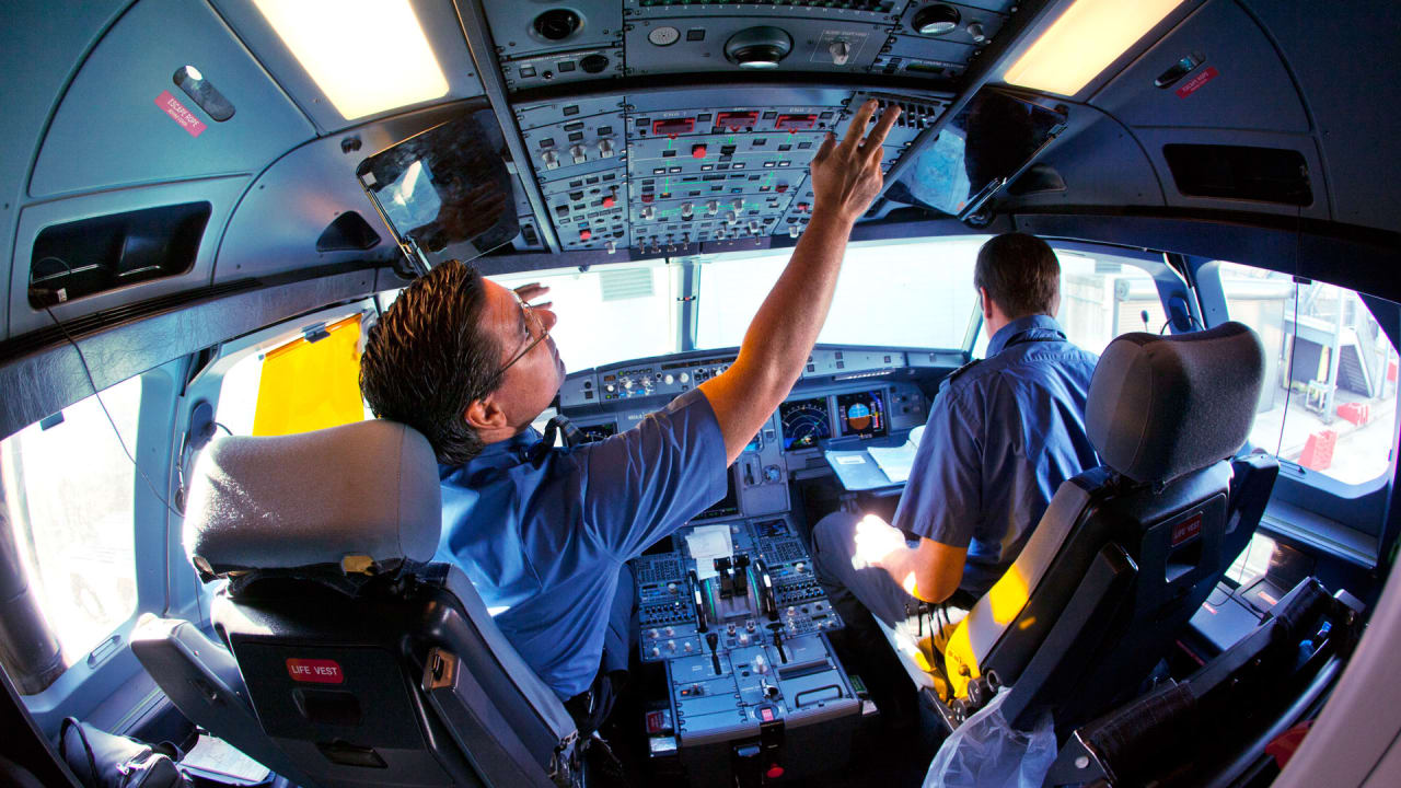 jetblue-wants-to-turn-you-yes-you-into-an-airplane-pilot