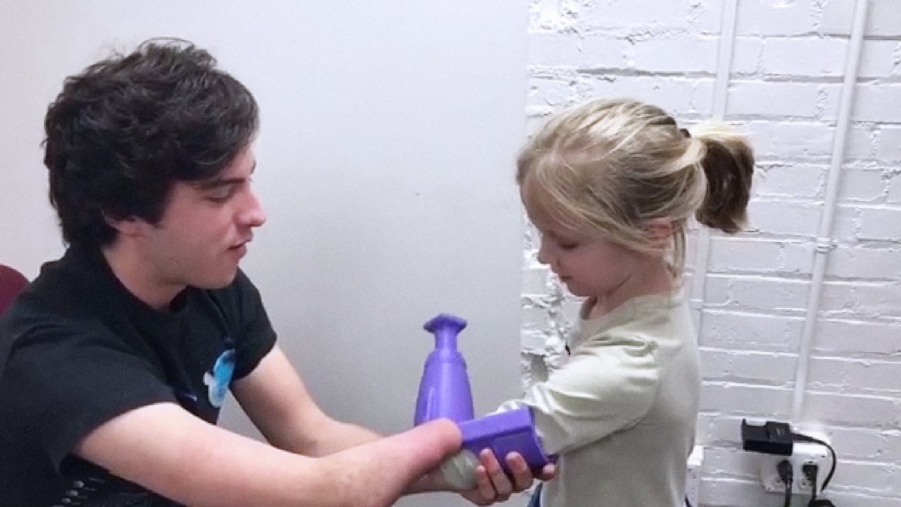 This 18 Year Old Makes Innovative Prosthetics From Recycled Plastic