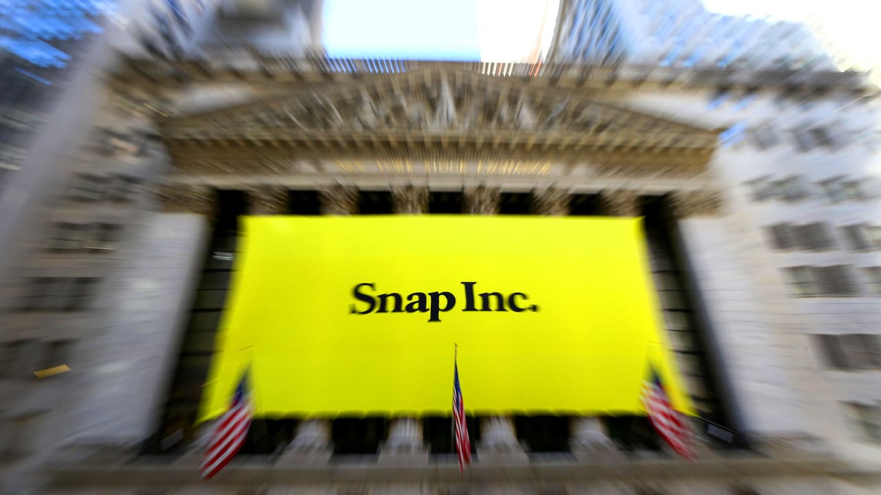 Snap S Stock Is Tanking After Poor User Growth And Spectacles Spectacl Snap S Stock Is Tanking After Poor User Growth And Spectacles Spectacl