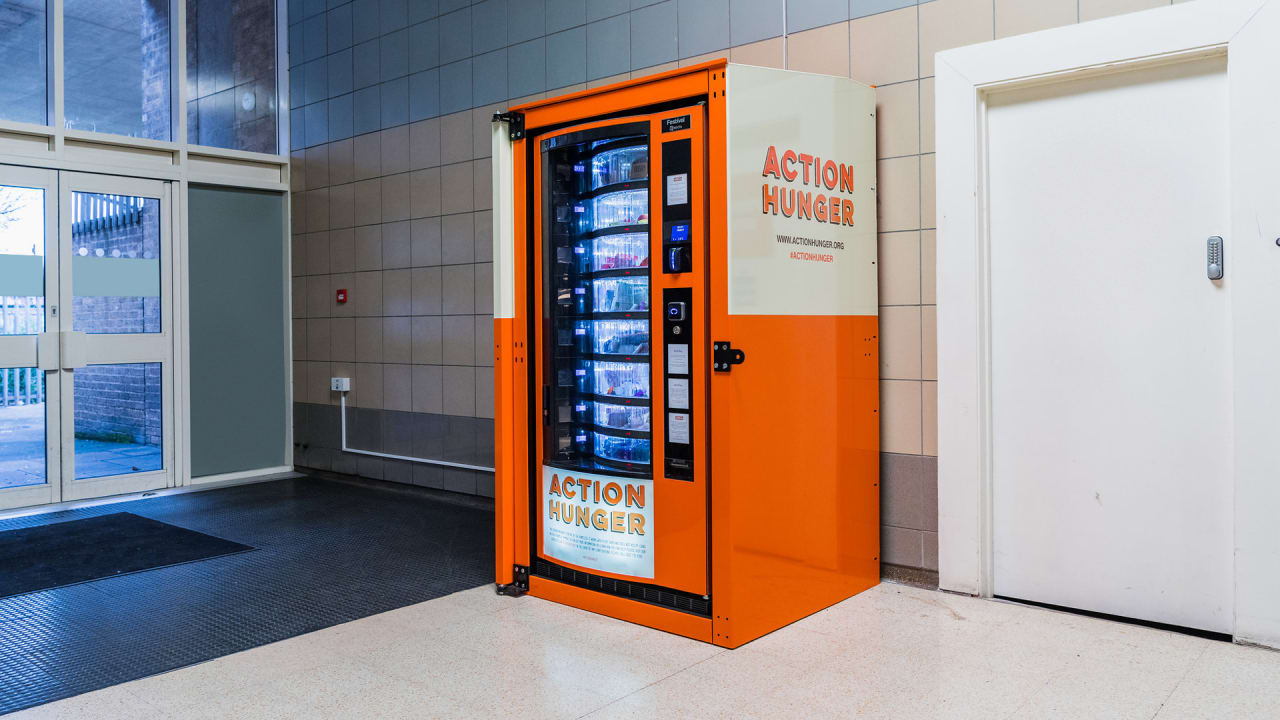 These Vending Machines Give The Homeless Free Food These Vending Machines Give The Homeless Free Food