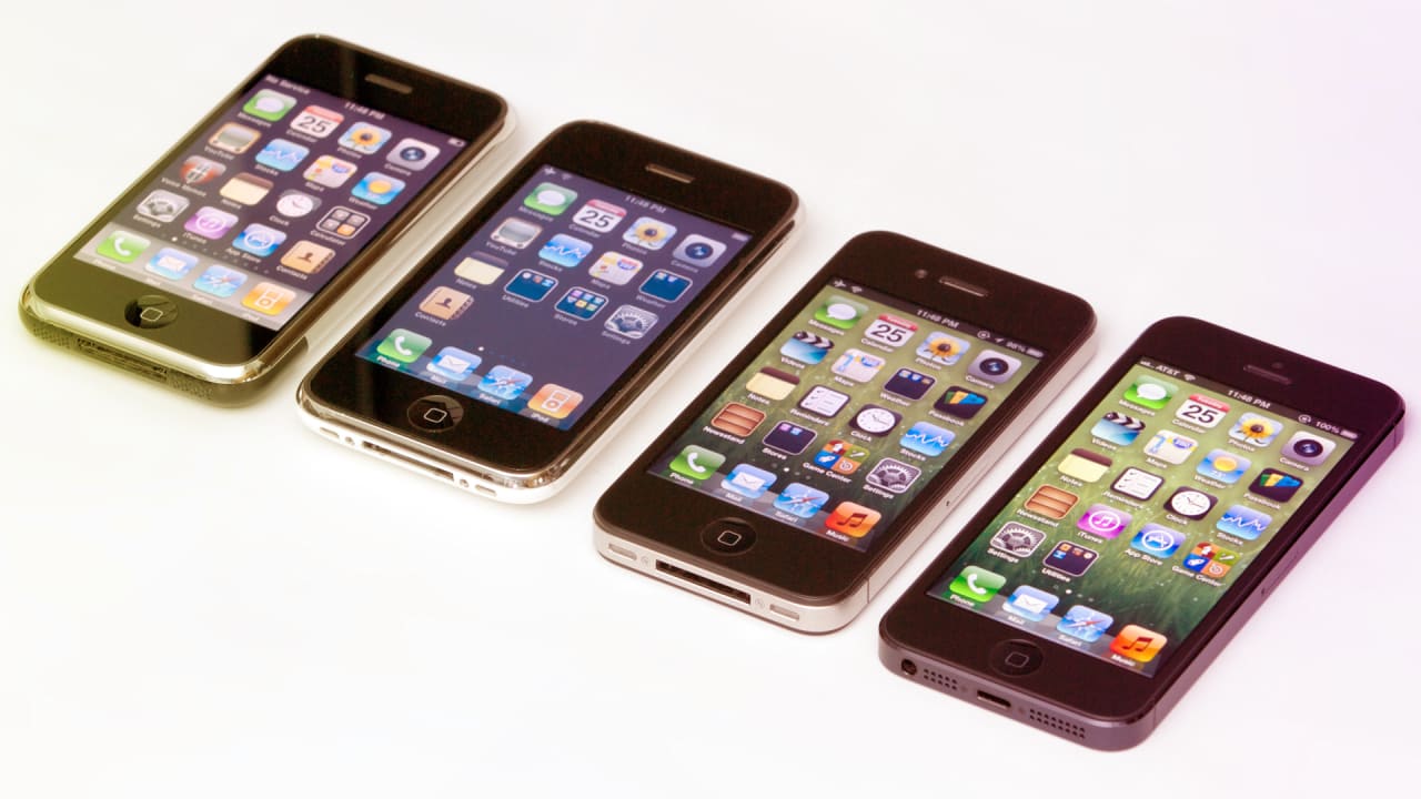 This 2000 Foldable Iphone Is More Than Just A Phoneits A Statement - bj2ju82