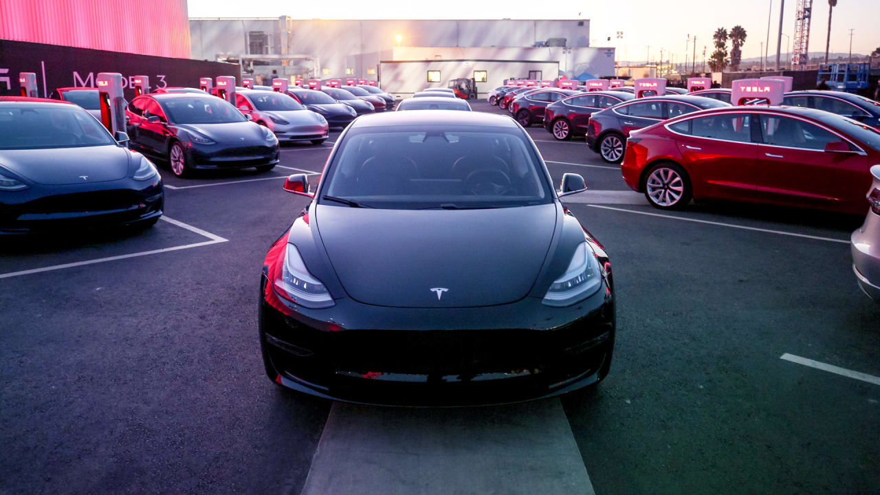 Elon Musk Says You Won T Be Able To Order The 35k Model 3 Anytime Soo