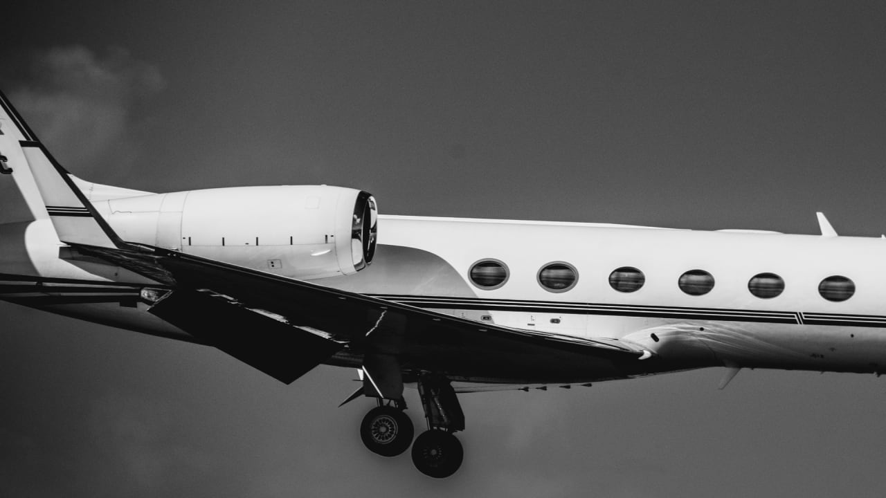 this-company-is-asking-teens-their-opinions-on-private-jets