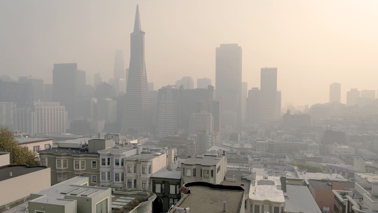 Watch how smoke from the Camp Fire filled the Bay Area