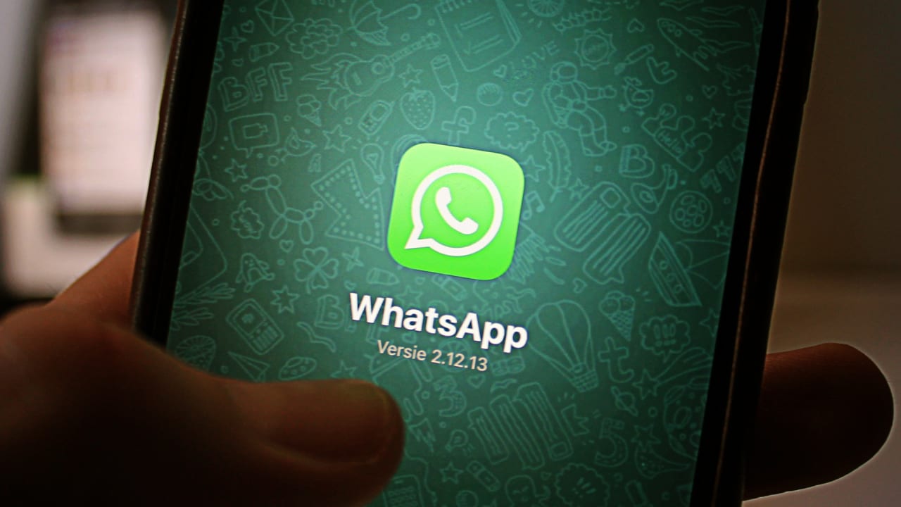 QnA VBage WhatsApp now lets you secure your messages behind Face ID and Touch ID on the iPhone