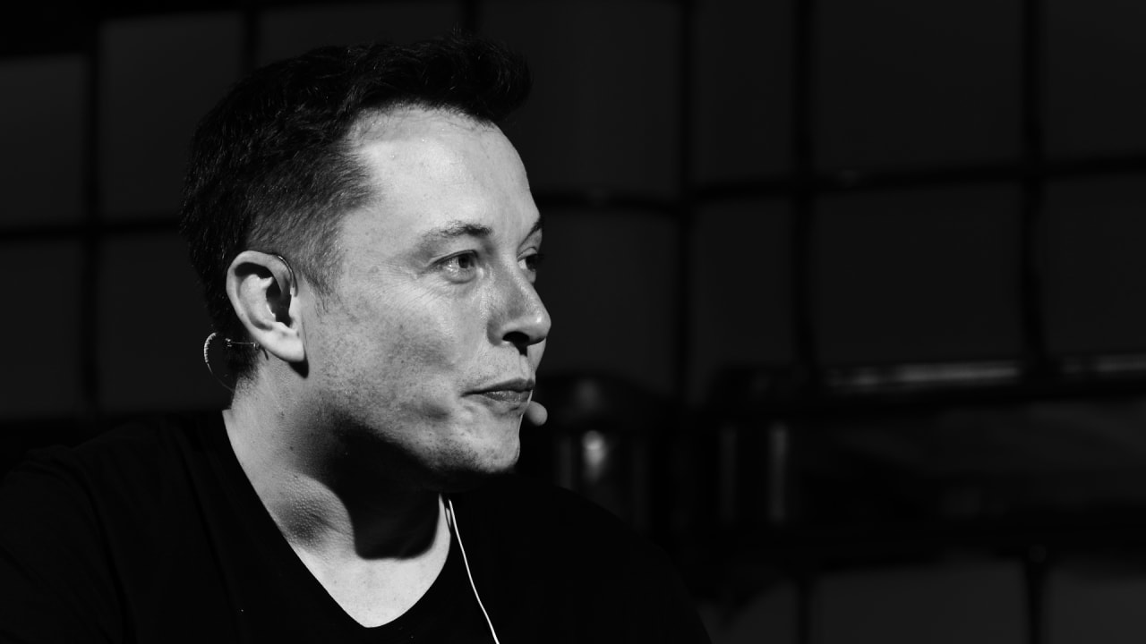 Tesla CEO Elon Musk should be held in contempt, SEC tells judge