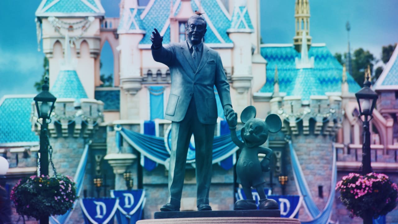 disney bans large strollers