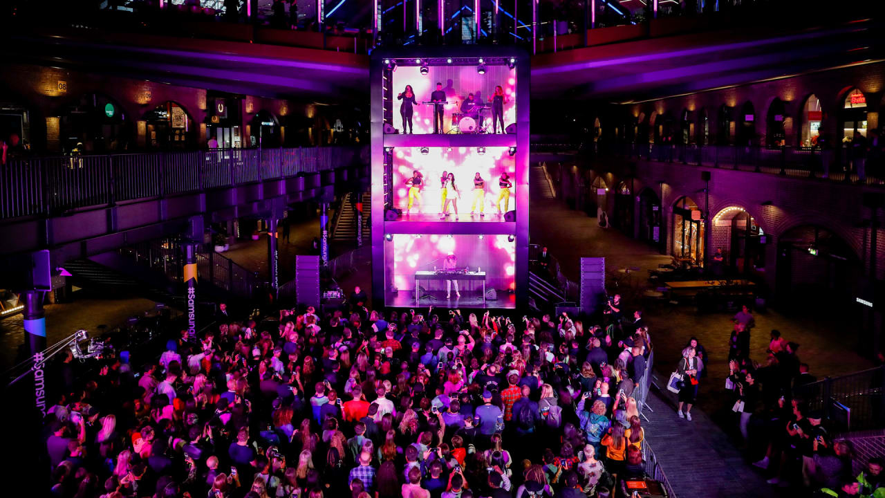 Samsung Made A Concert Stage Optimized For Your Phone