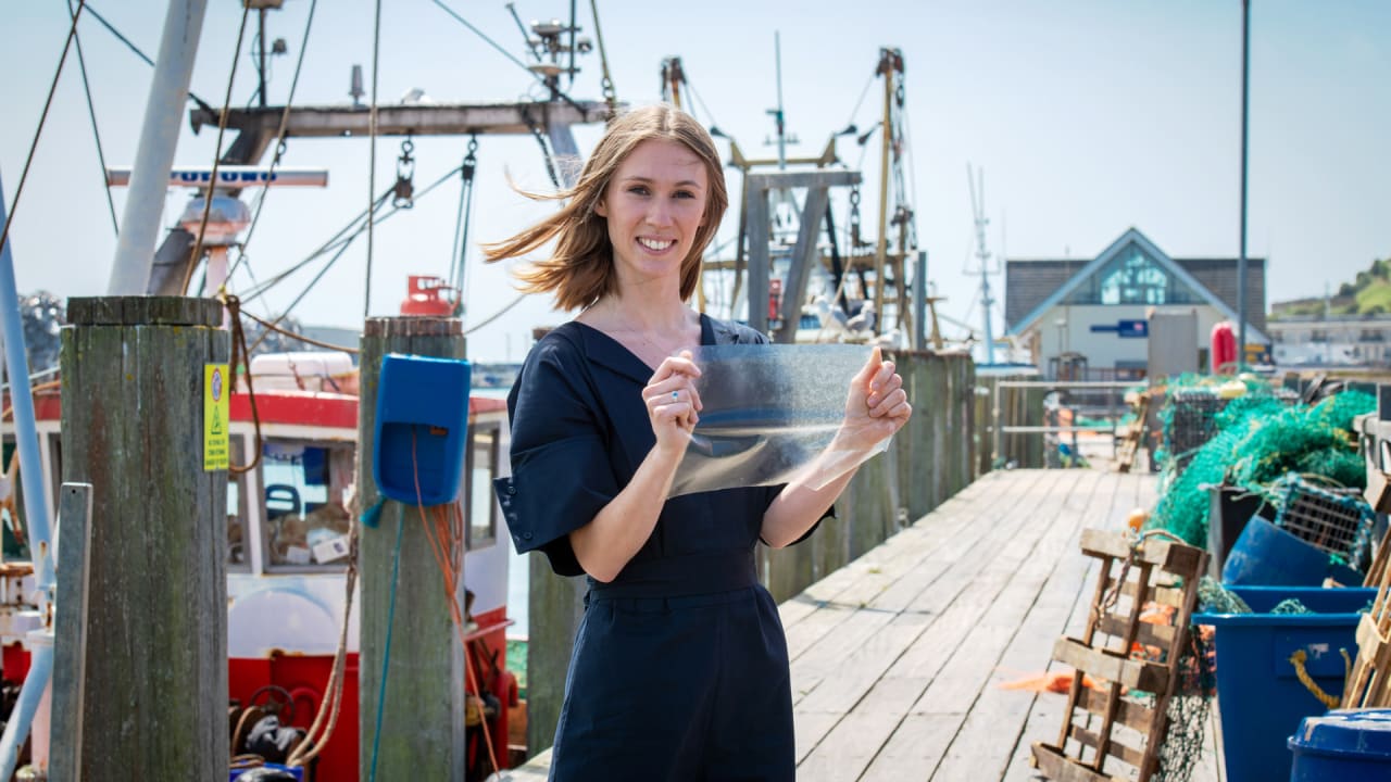 Dyson Award winning plasticlike packaging is made from fish skin