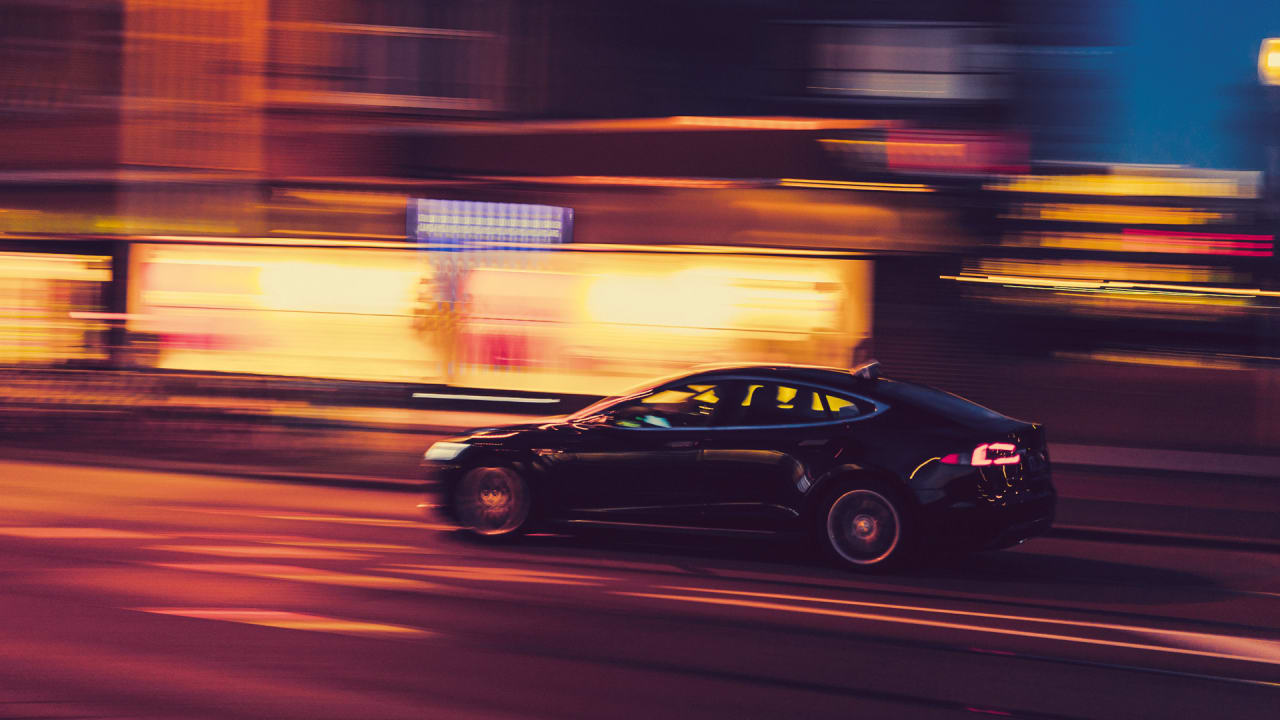 Why does Tesla's stock keep going up? Even investment ...