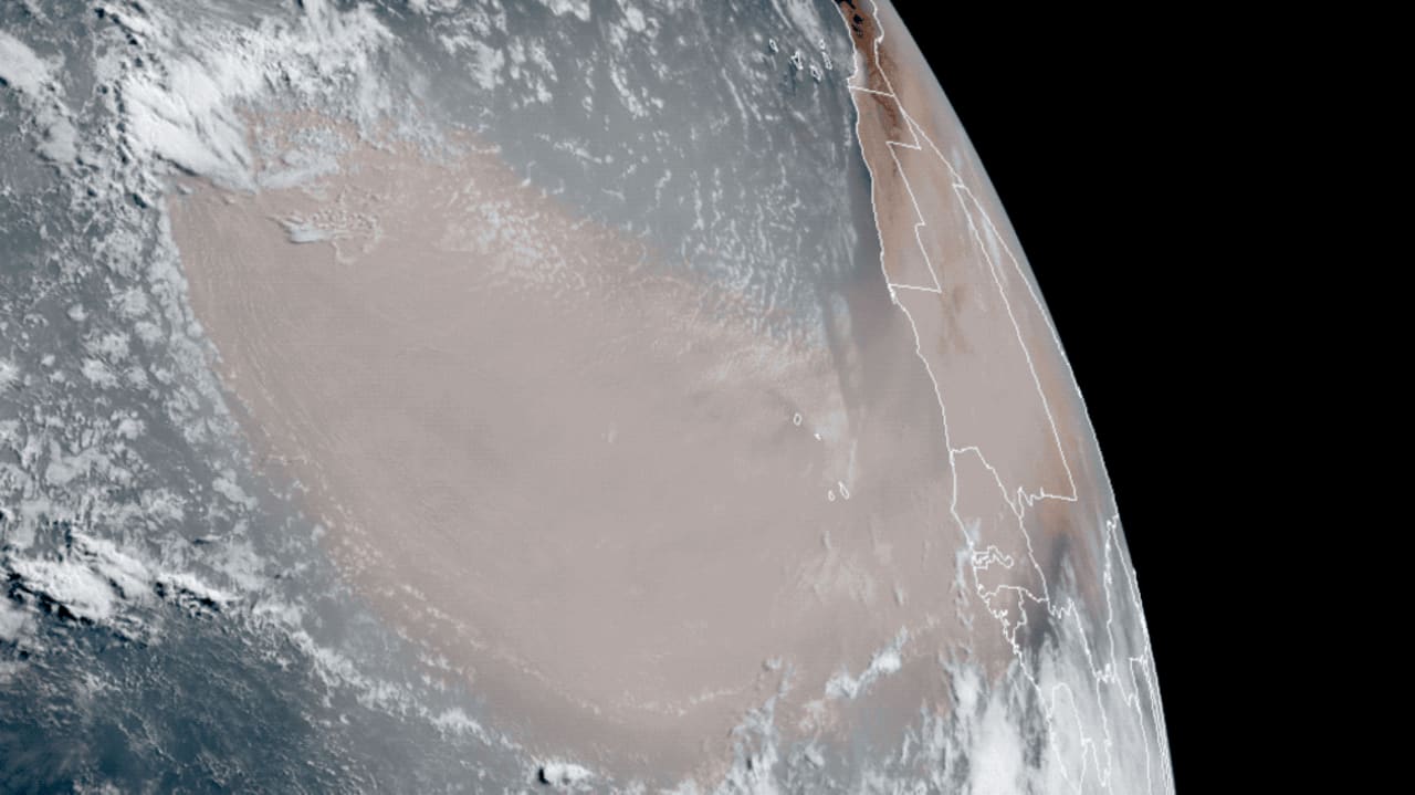 Saharan dust plume 2020 tracker Live maps show forecast