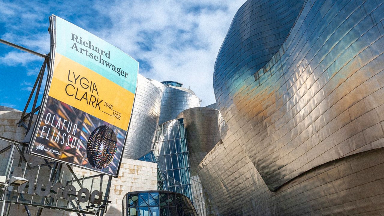The Guggenheim Bilbao's banners purify air with a special coating call