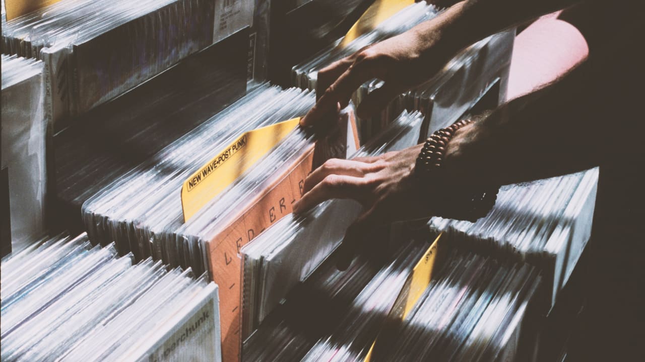 Vinyl records outsell CDs for the first time since 1986