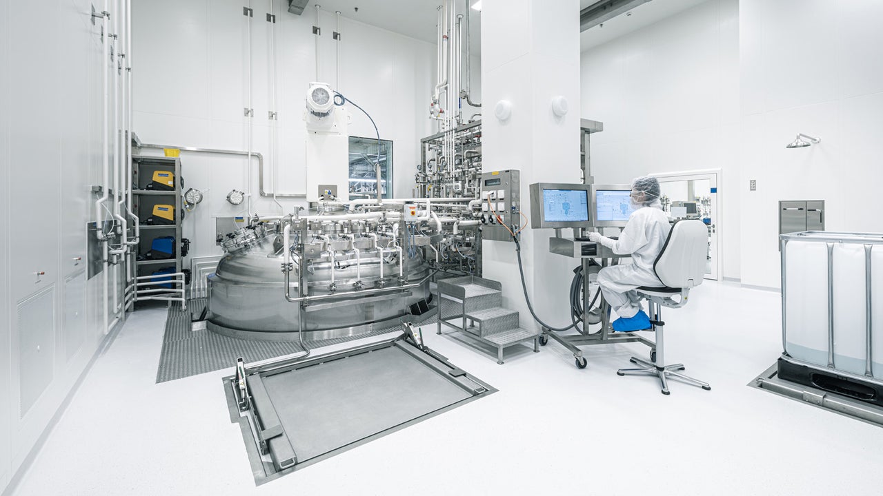 Inside one of the new factories making the Moderna vaccine - Vimarsana News