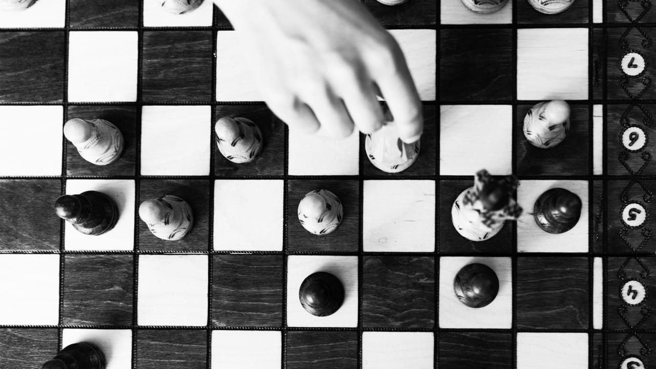 Even if you never played chess, these 5 strategies from the game will help you deal with uncertainty