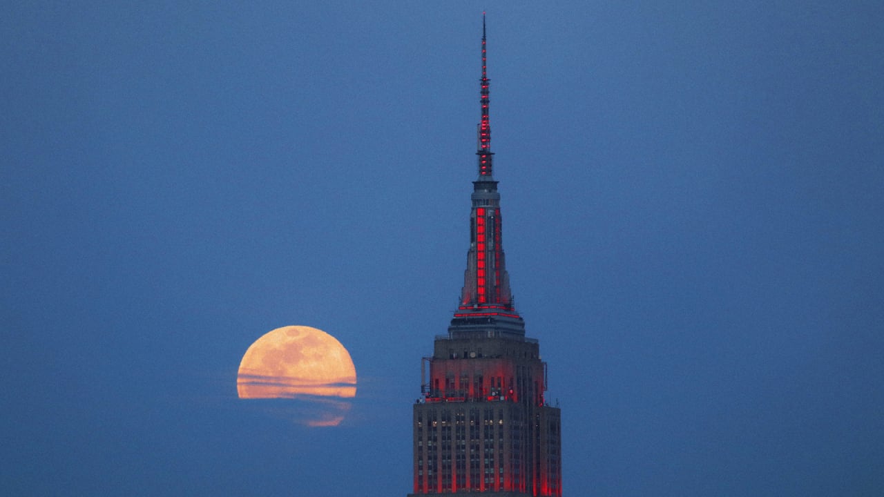 Pink Full Moon 2021 Peak Time To See The Supermoon Tonight