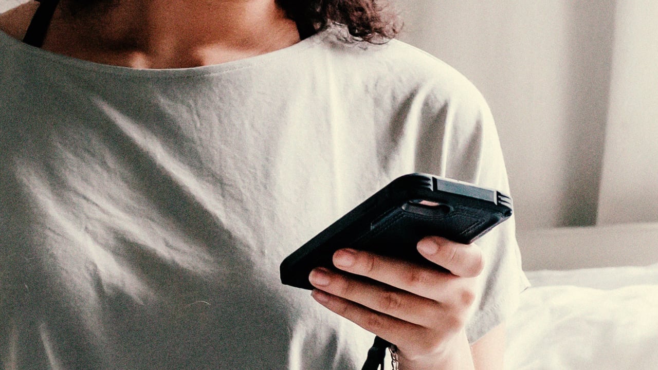 what is an unhealthy amount of screen time per day