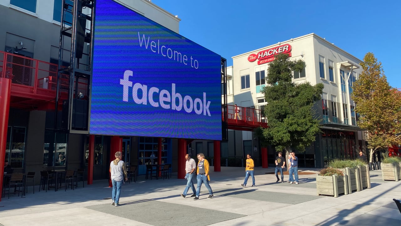 After big tech companies like Facebook and Google spent billions on cool office spaces and perks designed to keep workers at the office, those workers