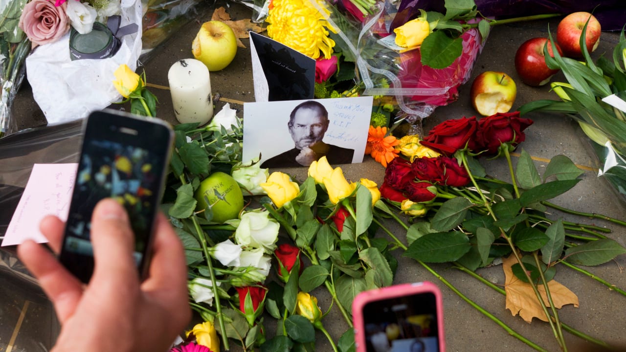 10 years after Steve Jobs’s death, what Apple lost and gained