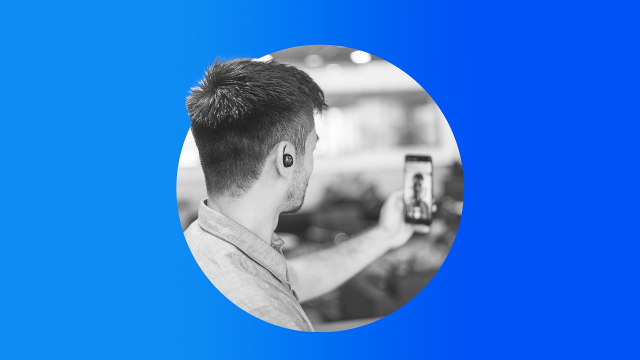 How to use LinkedIn's cover story feature