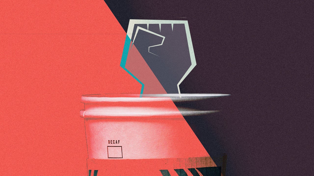 La compañía ha retenido aumentos salariales de los cafés miembros.