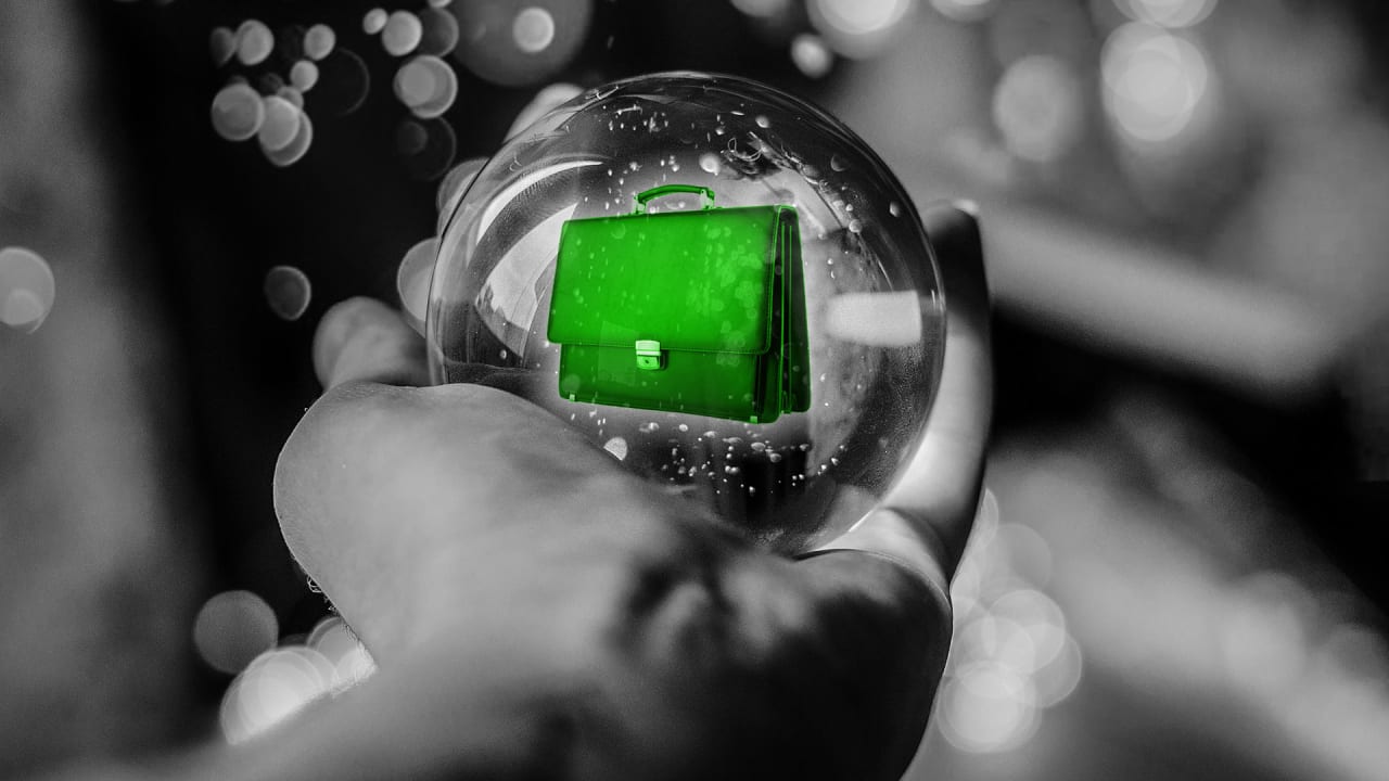 Why this holiday season is a good time to look for a job