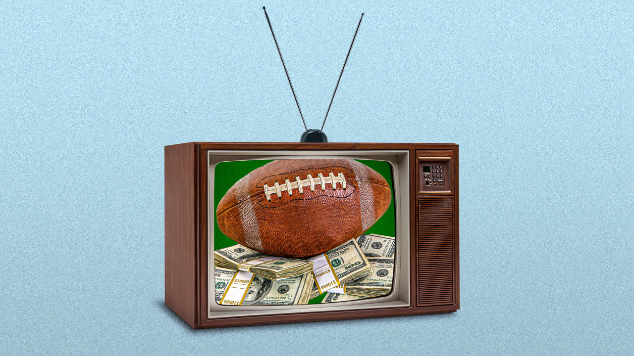 FanDuel's Super Bowl commercial include a live ad starring Rob